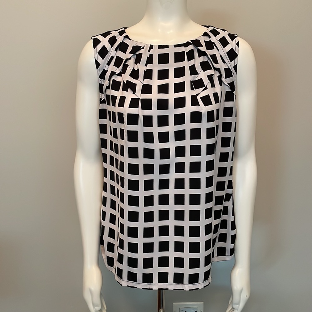 Worthington Sleeveless Dressy Work Top in Black and White Grid Graphic Print